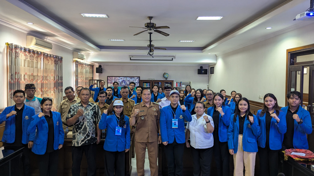 Perbekel Abiansemal Dauh Yeh Cani Hadiri Pembukaan KKN-PMM Reguler Universitas Warmadewa